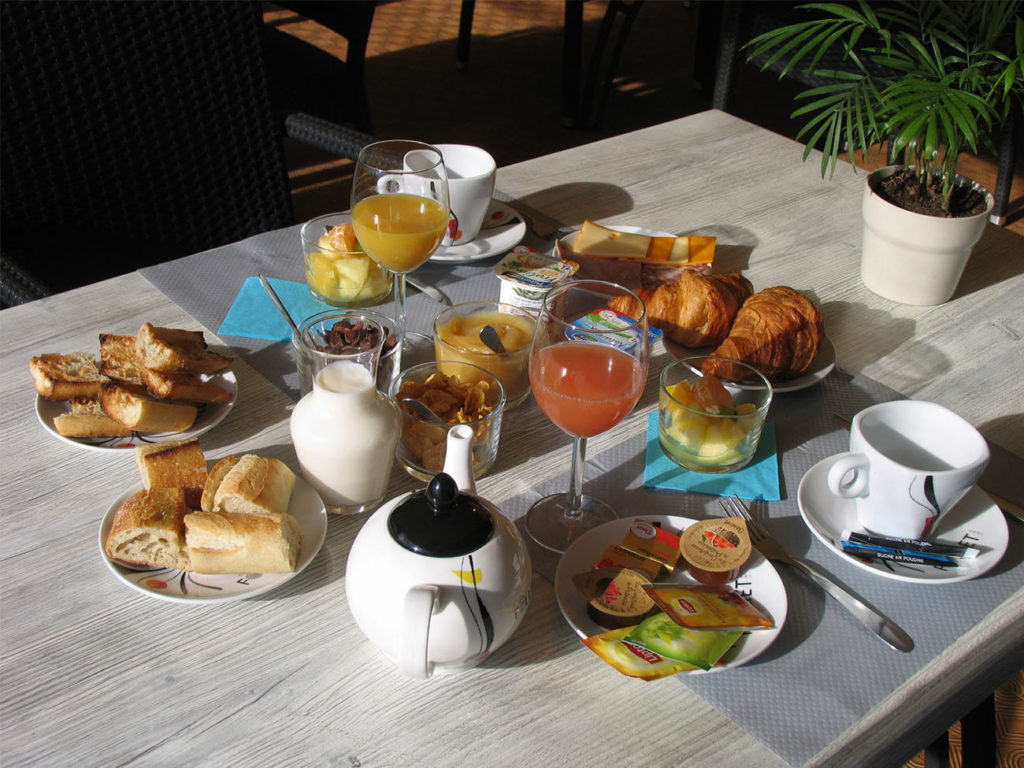 Petit déjeuner hôtel La Petite Bohème Petit déjeuner hôtel La Petite Bohème